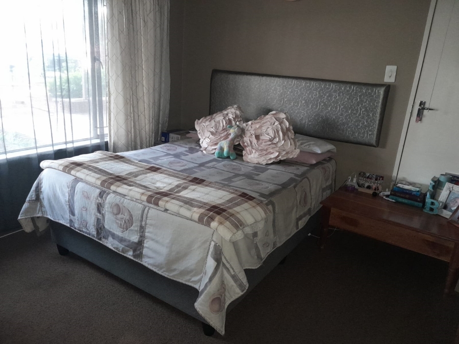 7 Bedroom Property for Sale in Rustenburg Central North West